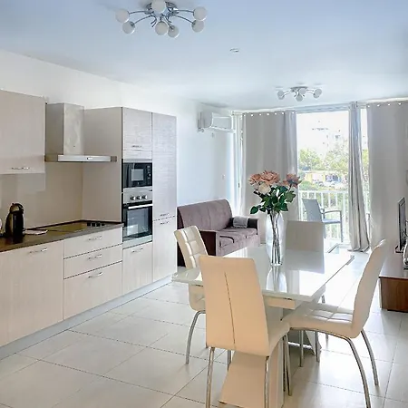 Charming In The Heart Of St. Julians St. Julian's